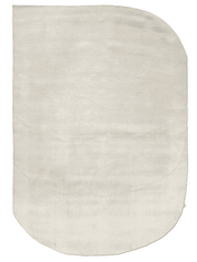 Moderner Teppich in Beige mit asymmetrischer, abgerundeter Form, minimalistisches Design.