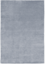 Frilagd bild av handvävd ullmatta Solid Blå, rektangulär med kort lugg och diskret lyster.