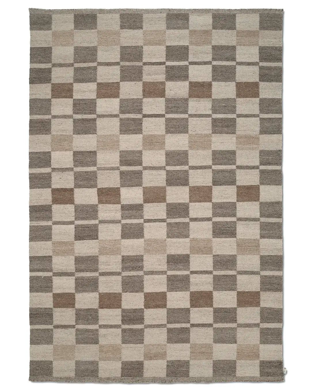 Rechteckiger Webteppich mit modernem Schachbrettmuster in Beige- und Brauntönen.