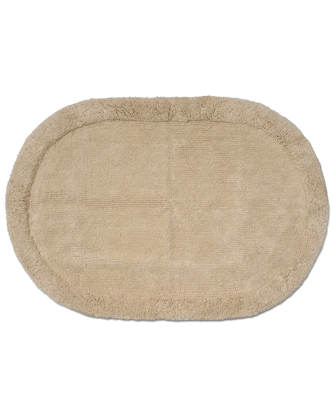 Badrumsmatta Border Oval Beige från Classic Collection, 60x90 cm i bomull, med mjuk lugg och dekorativ upphöjd bård.