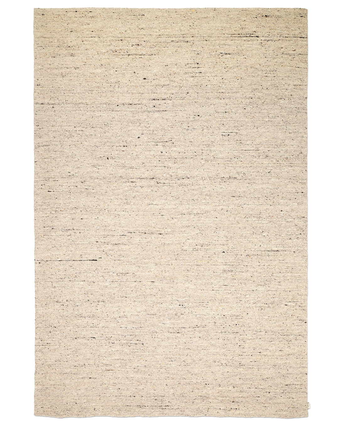 Bouclé-matta sedd ovanifrån, i ljus beige ton med diskreta mörka melerade inslag och tät texturerad yta.