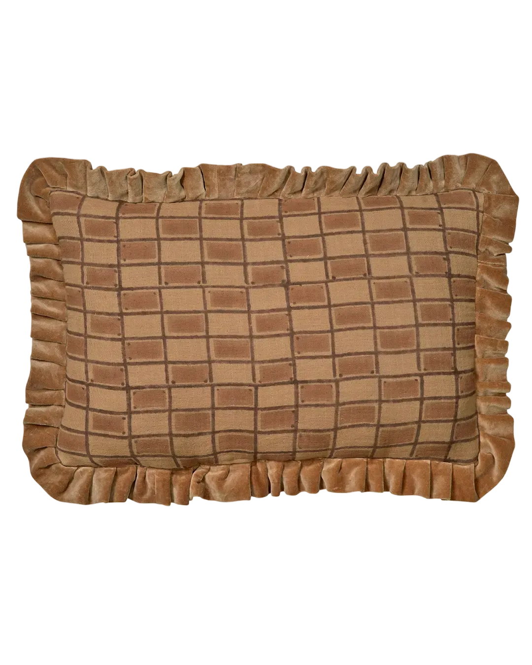 Handgjort kuddfodral Block Amber i bomull med blockprint-mönster, frilagd på vit bakgrund.