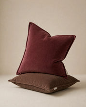 Kuddfodral Classic Velvet Burgundy och Brun från Classic Collection, handgjorda i mjuk sammet.