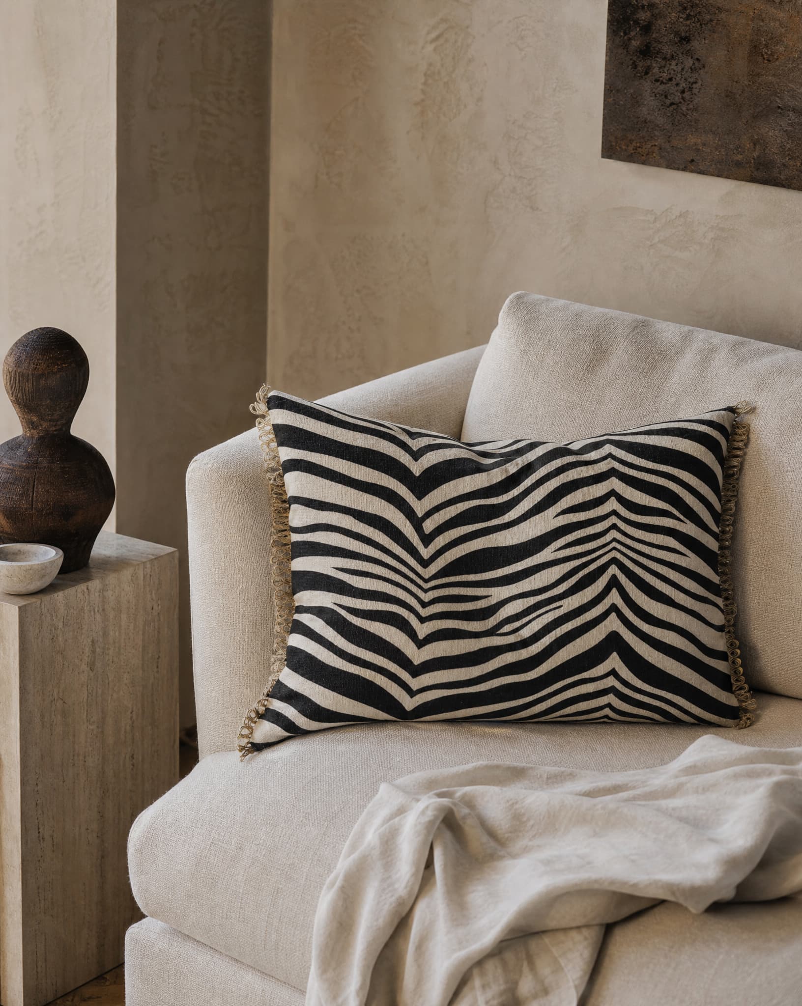 Cushion Zebra Black