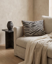 Cushion Zebra Black