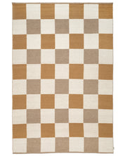 Matta Checked Gul/Natur sedd ovanifrån, med rutigt mönster i varmt gult, naturvitt och beige.