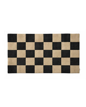 Dörrmatta Square Svart/Natur från Classic Collection, handtuftad i ull med rutmönster i svarta och naturfärgade toner, 85x130 cm.