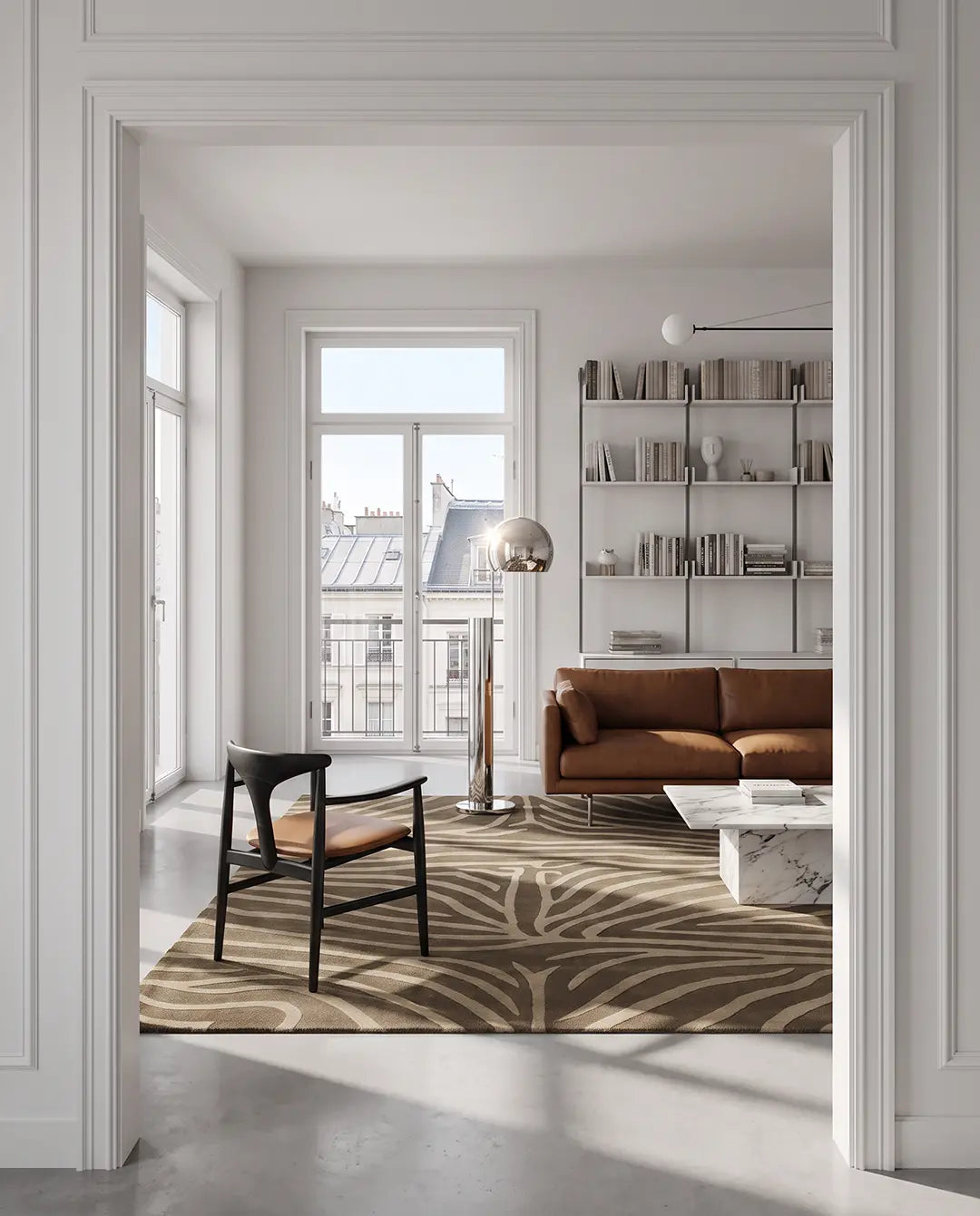 Handtuftad ullmatta Zebra Mocca från Classic Collection med grafiskt zebramönster i bruna och beige toner, placerad i ett ljust vardagsrum med cognacsfärgad soffa, fåtölj och marmorbord.