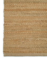 Naturfarbener Teppich aus grob gewebter Jute mit markanter, strukturierter Weboptik.