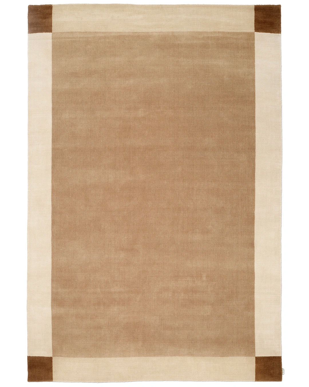 Signature Frame luggmatta sedd ovanifrån, med beige mittfält, naturvit ram och markerade hörn i brun ton.