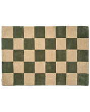 Dörrmatta Square Skogsgrön/Natur från Classic Collection, handtuftad i ull med rutmönster i gröna och naturfärgade toner, 85x130 cm.