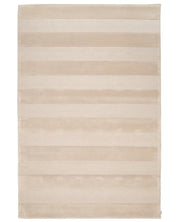 Beige Stripe Bouclé-matta sedd ovanifrån, med diskreta ton-i-ton-ränder och mjuk texturerad yta.