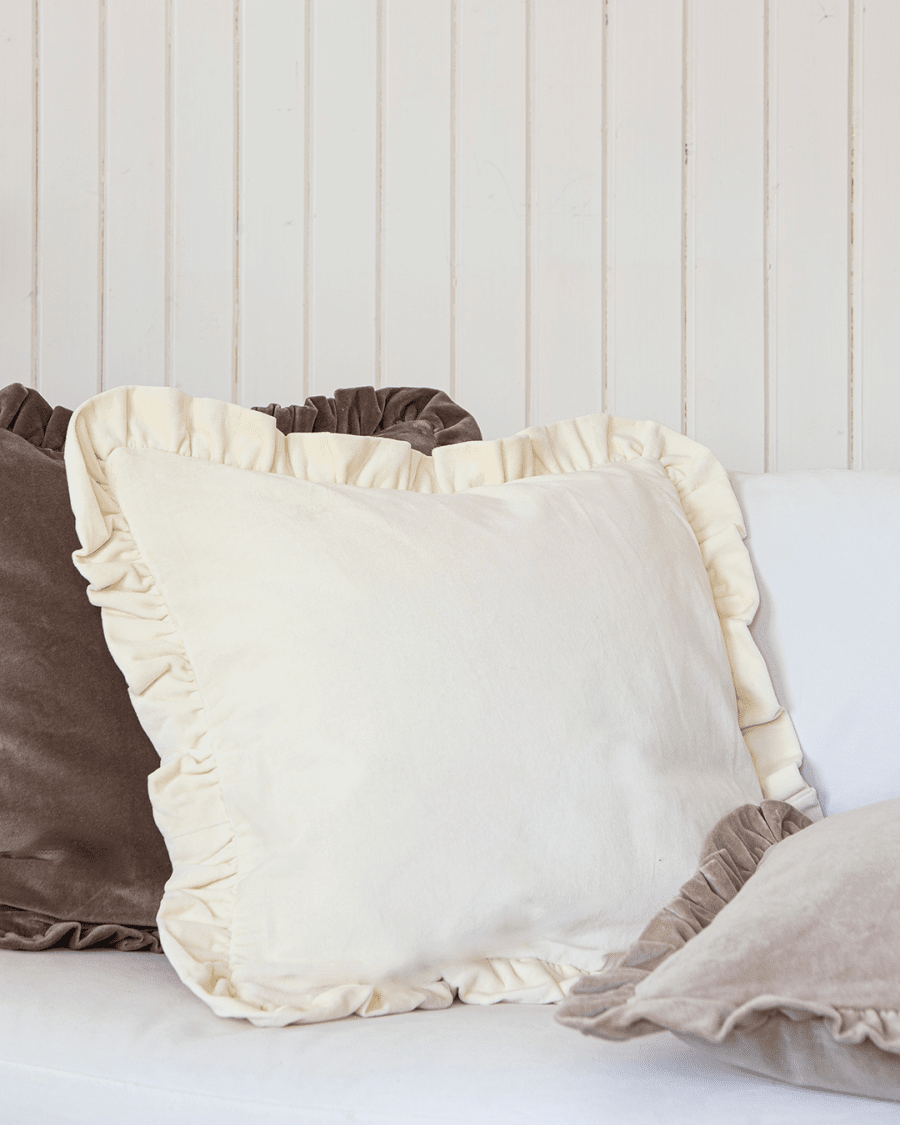 Kuddfodral Frilled Off White
