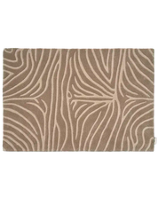 Rechteckiger Teppich in Beige und Taupe mit modernem, abstraktem Zebramuster und weicher Struktur.