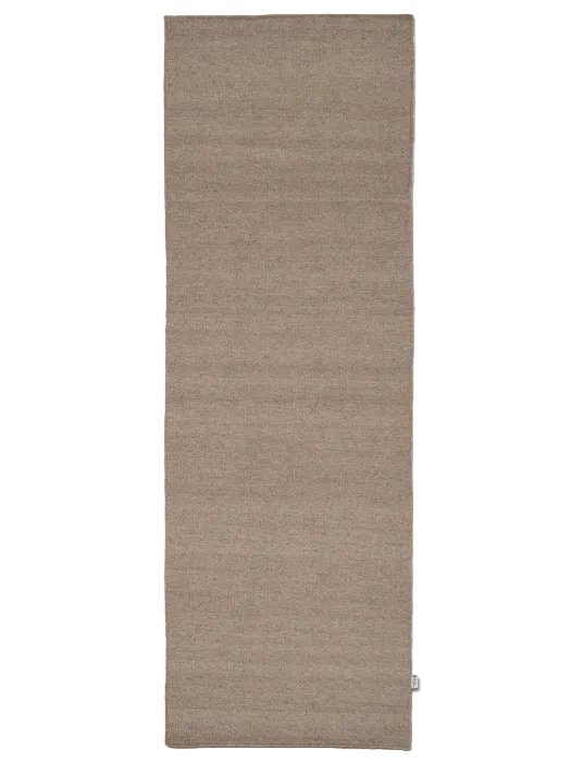 Flatvävd ullgångmatta Plain i naturbeige, frilagd produktbild sedd uppifrån med jämn vävstruktur