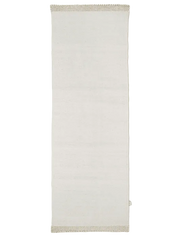 Gångmatta Pure Natural Vit i handvävd ull, frilagd bild uppifrån som visar den vita ullväven och den ljusare kanten i kortsidorna.