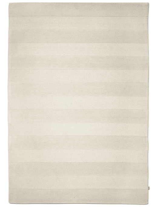 Rechteckiger, beigefarbener Teppich mit dezentem, horizontalem Streifenmuster in modernem Design.