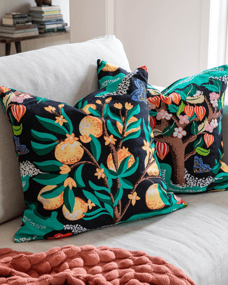 Kuddfodral Botanical Cherry Svart