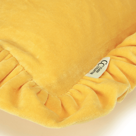 gul-kudde-sammet-volang-classiccollection