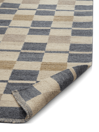 Rutvik Blau – handgewebter Woll-Kelim mit kleinkariertem Muster in gedämpften Blautönen.