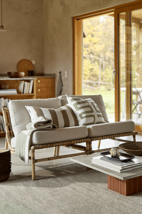 beige-vit-randig-kudde-classiccollection