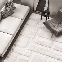 Skapa en ljus och luftig inredning med vita mattor