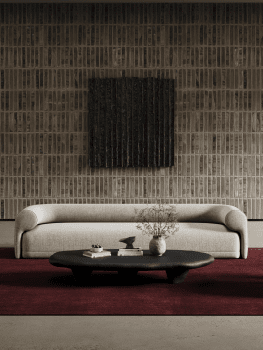 Matta Solid Burgundy Miljöbild med soffa och bord