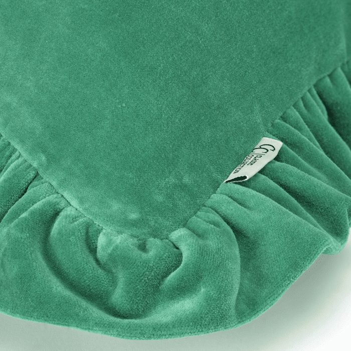 sammet-kudde-frills-grön-classiccollection