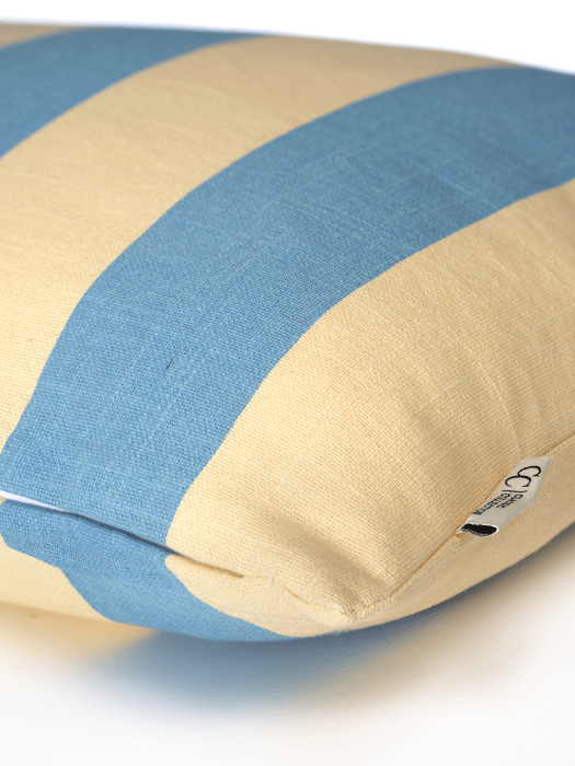 blå-randig-kudde-40x60cm-classiccollection